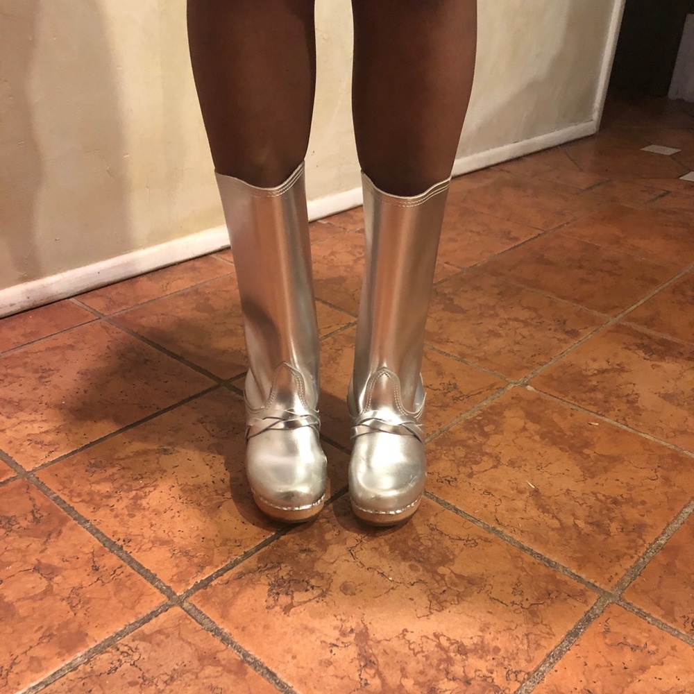 Custom silver Sven boots - Picture 6 of 8